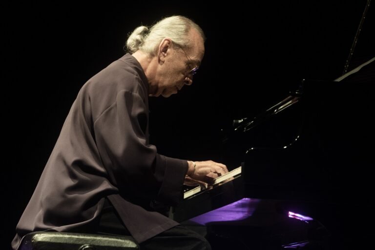 TV Brasil homenageia os 80 anos de Gilson Peranzzetta com show exclusivo do veterano