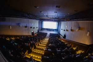 Cineclube Rã Vermelha exibe o filme ‘O Dia da Besta’, dia 26, no Cine Arte UFF