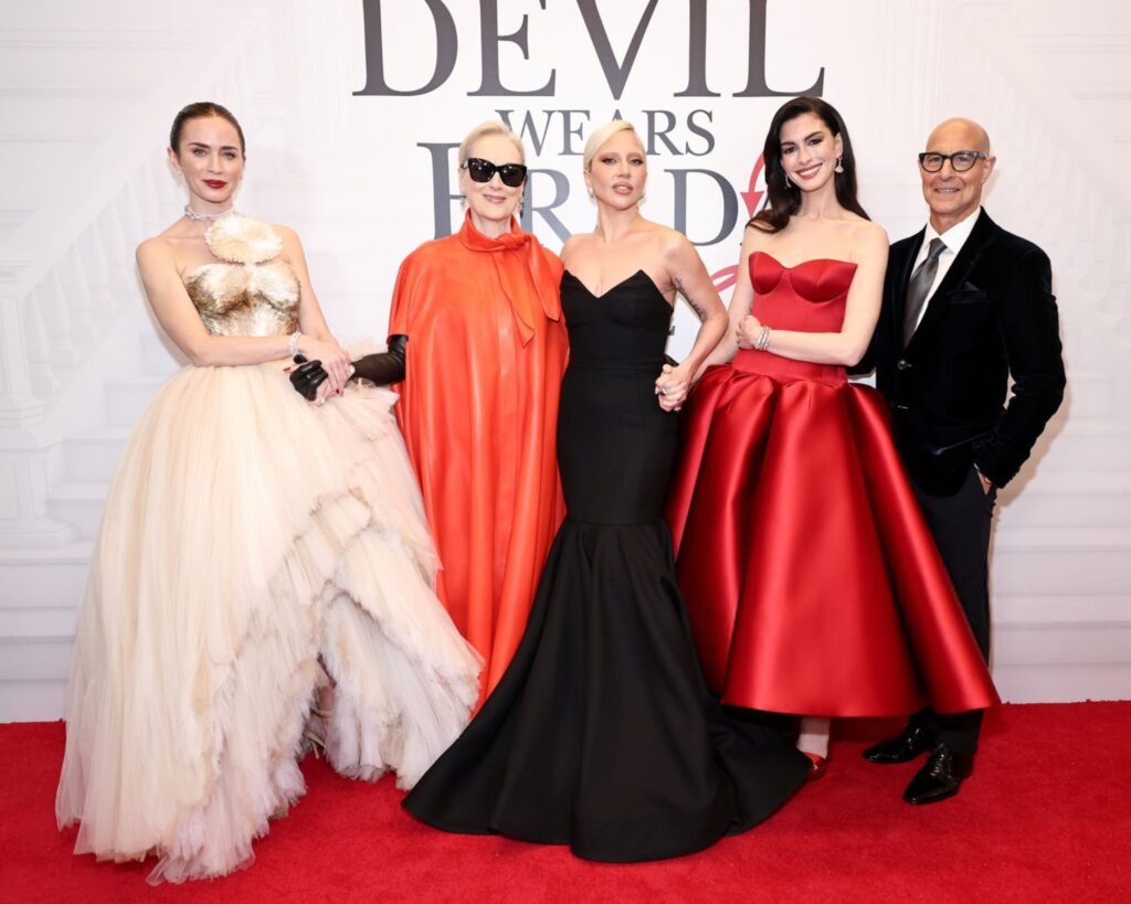 Lady Gaga chama atenção em première de filme em Nova York
