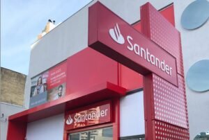 Santander lança programa de capacitação gratuito para PcD na área de assessoria de investimentos