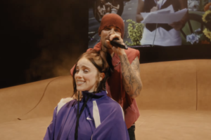 Billie Eilish é pura emoção após participar do show de Justin Bieber
