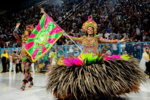 Estação Primeira de Mangueira celebra 98 anos com Alvorada, ações sociais e Samba da Volta