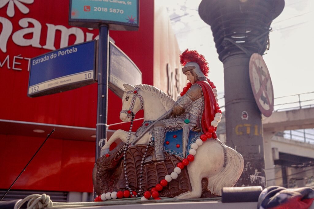 Império Serrano celebra São Jorge com a 55ª edição da tradicional carreata em Madureira
