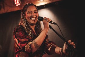Amanda Mendonça retorna com ‘Xodó em Flor’, no Centro da Música Carioca