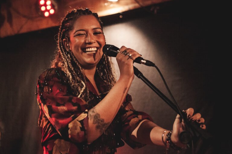 Amanda Mendonça retorna com ‘Xodó em Flor’, no Centro da Música Carioca
