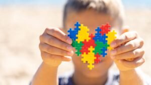 O papel da escola na identificação, inclusão e acolhimento de alunos com autismo