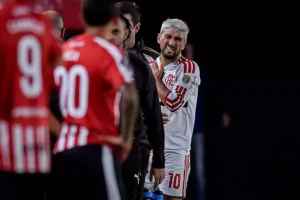 Arrascaeta sofre fratura na clavícula e pode ficar fora da Copa do Mundo