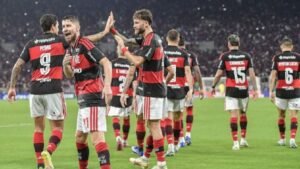 Flamengo vence o Santos de virada e se recupera no Brasileirão