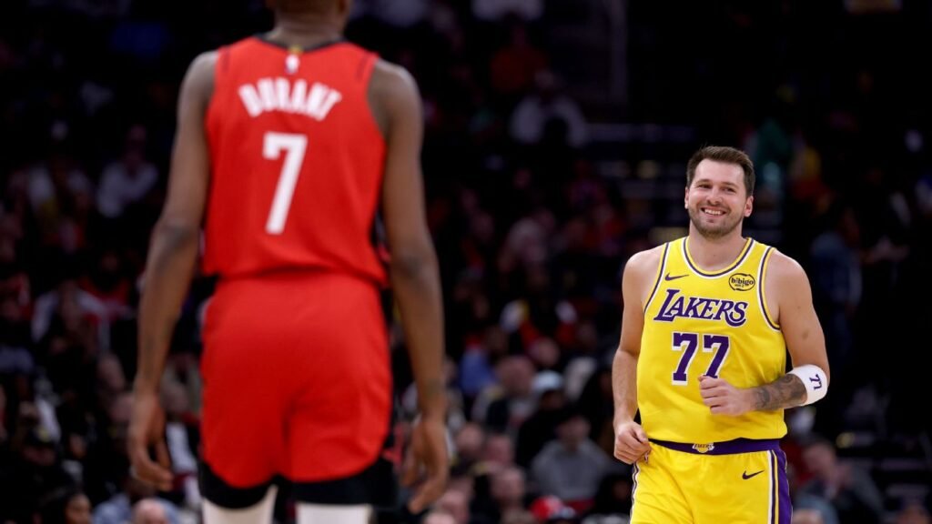 Mesmo desfalcado, Lakers batem mais uma vez os Rockets na série