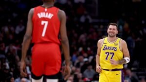 Mesmo desfalcado, Lakers batem mais uma vez os Rockets na série
