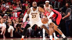 Rockets vencem Lakers de 115 a 96 e evita a eliminação na NBA