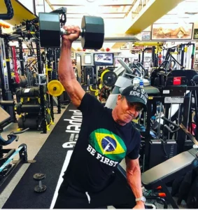 Sylvester Stallone dispara: ‘A cada ano fica mais difícil, mas é por isso que você tem que se esforçar cada vez mais. Sangue, suor e lágrimas’