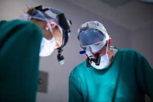 Gestão de dados acelera 7 milhões de cirurgias oculares e reduz fila de espera de pacientes no Brasil
