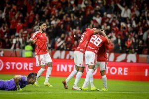 Inter vence o Fluminense no Beira-Rio e salta na tabela