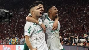Palmeiras goleia o Flamengo no Maracanã