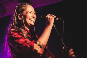 Amanda Mendonça retorna com ‘Xodó em Flor’, no Centro da Música Carioca