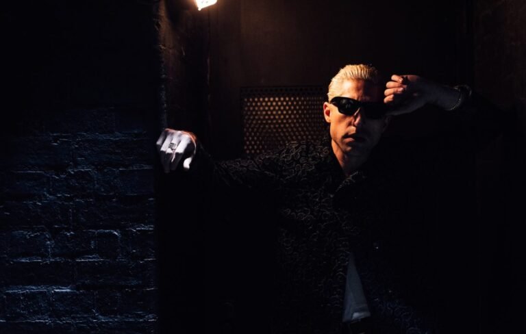 Michael Shuman, do Queens Of The Stone Age, lança novo single – “LA”