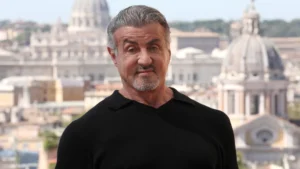 Foto de Stallone com bengala gera repercussão sobre saúde do astro