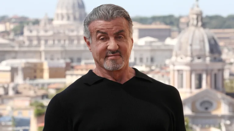 Foto de Stallone com bengala gera repercussão sobre saúde do astro