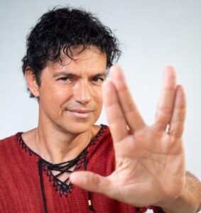 Jorge Vercillo apresenta show especial de 30 anos de carreira no Espaço Unimed