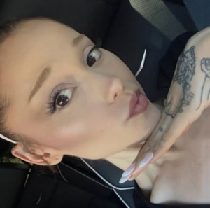 Ariana Grande fala sobre medo ao lançar novo álbum