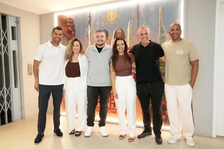 Unidos de Vila Isabel recebe prefeita de Lençóis e fortalece conexão com a Chapada Diamantina