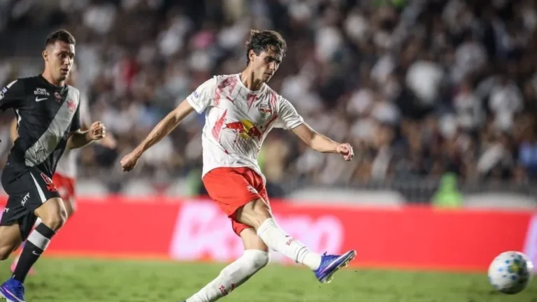 Bragantino passa o rodo no Vasco que vive crise com Portaluppi no comando