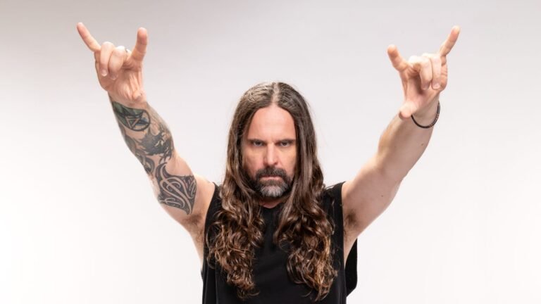Andreas Kisser surpreende em novo single brutal do Eminence