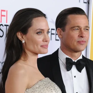 Angelina Jolie impede divulgação de mensagens em disputa judicial com Brad Pitt