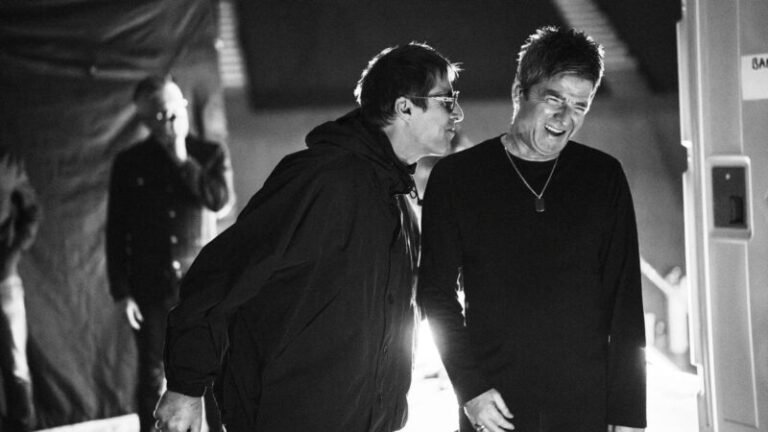 Liam Gallagher reage à ideia de show gratuito do Oasis em Copacabana