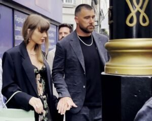 Taylor Swift usa vestido de US$ 2.000 e bolsa de US$ 2.000 para passeio em Londres