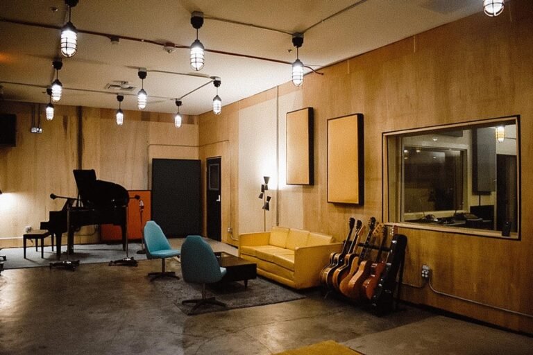 Artsy Club abre estúdio em Los Angeles