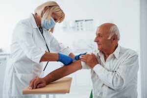 Anemia aumenta em 66% o risco de demência em idosos