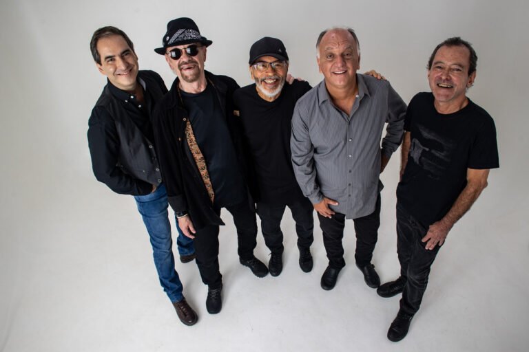 Guairão terá noite histórica com The Fevers e Renato & Seus Blue Caps
