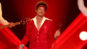 Bruno Mars lota três noites no Stade de France