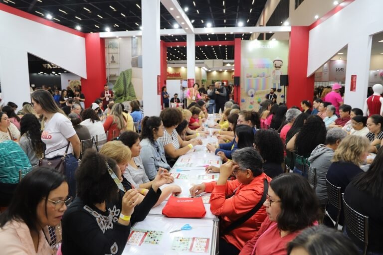 180 vagas gratuitas são oferecidas em oficinas de crochê, tricô e amigurumi durante a Mega Artesanal