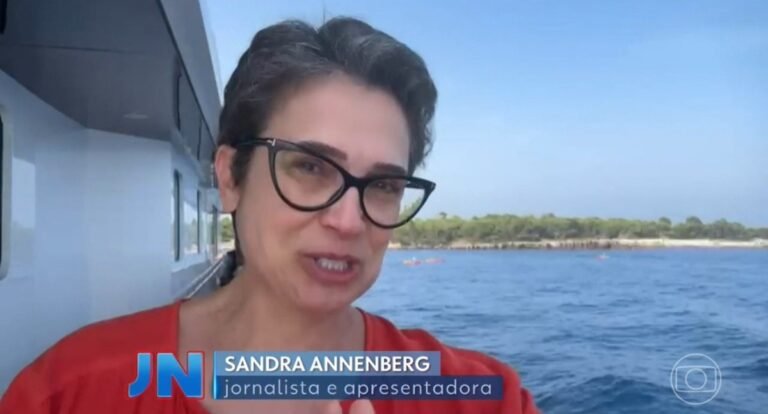 Sandra Annenberg chora ao vivo em homenagem a Renato Machado